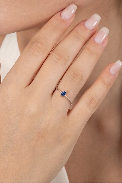 Söğütlü Silver 925 ayar gümüş yüzük rodyumlu markiz kesim lacivert ayarlamalı...