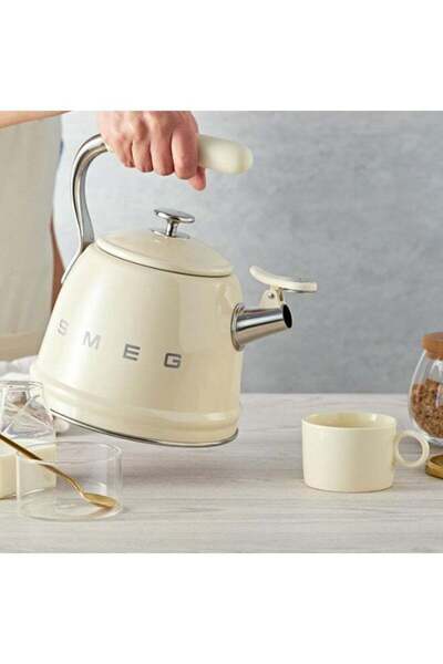 SMEG Retro Whistle Kettle 2.4Q (Beige)