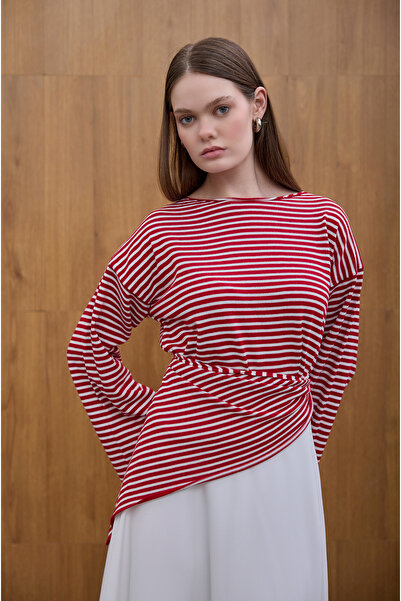 Birgül Bektaş Λεπτό πλεκτό πουλόβερ με λεπτομέρεια από μπορντό φουλάρι