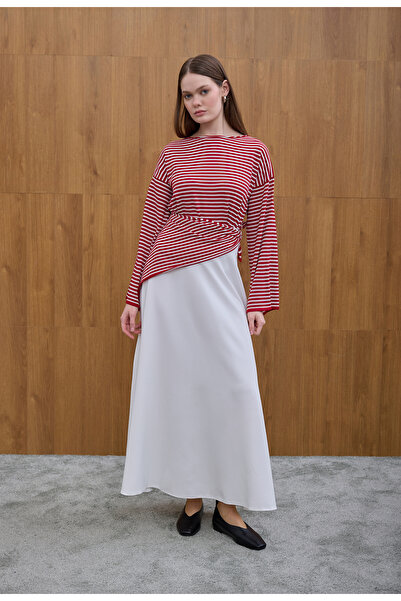 Birgül Bektaş Λεπτό πλεκτό πουλόβερ με λεπτομέρεια από μπορντό φουλάρι