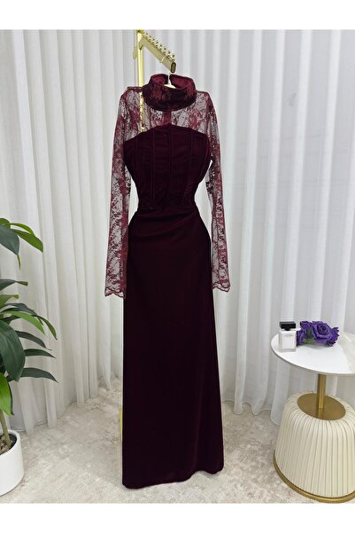 Riva Elegant long velvet evening dress in burgundy.