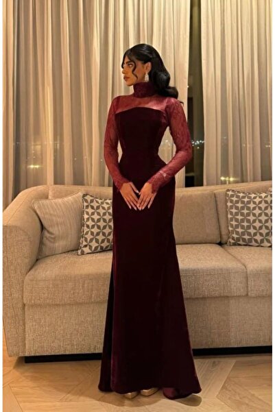 Riva Elegant long velvet evening dress in burgundy.