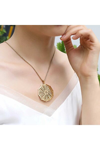 Fstyle A luxurious gold necklace with an octagonal geometric design - modern Arabic calligraphy with a braided chain