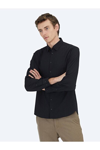 Kip Μαύρο ριγέ πουκάμισο με κανονική εφαρμογή, υφαντό αθλητικό βαμβακερό πουκάμισο