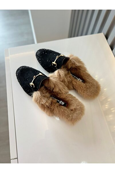 M&B γυναικείες παντόφλες από σουέτ πέτρα. Με κομψές πέτρινες λεπτομέρειες και εσωτερική δομή από μαλακή γούνα, μεταξύ 36 και 43