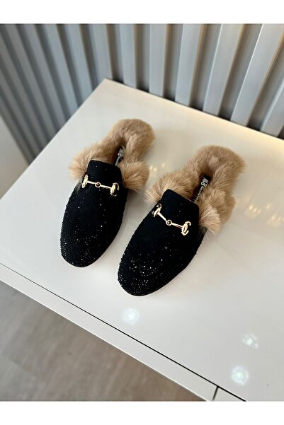 M&B γυναικείες παντόφλες από σουέτ πέτρα. Με κομψές πέτρινες λεπτομέρειες και εσωτερική δομή από μαλακή γούνα, μεταξύ 36 και 43