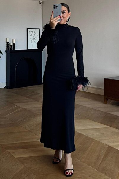 Mossta Φόρεμα μακρύ κρεπ με λεπτομέρεια με φτερά με ζιβάγκο - Μαύρο