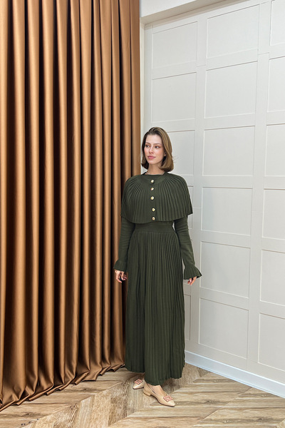 Stilife Πλεκτό φόρεμα με κάπα πεταλούδας χακί