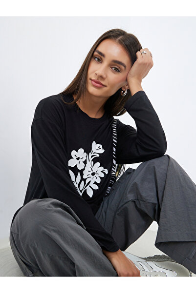 Styli تي شيرت أسود بأكمام طويلة ورسومات زهور
