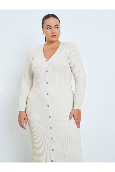 Styli Plus Size Knitted Buttoned Midi Dress