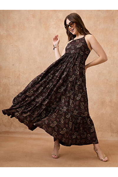 Globus By Styli فستان ماكسي فيوجن بطبعة بيزلي وفتحة رقبة على شكل هالتر