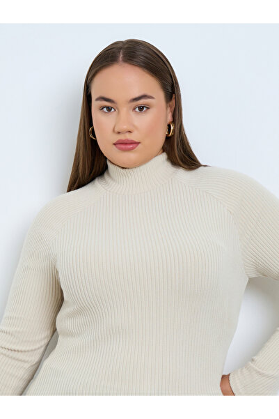 Styli Plus Size Off White Ribbed Knit Top