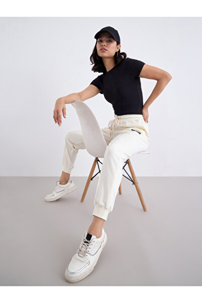 Styli Women Off-White Relaxed Fit Joggers