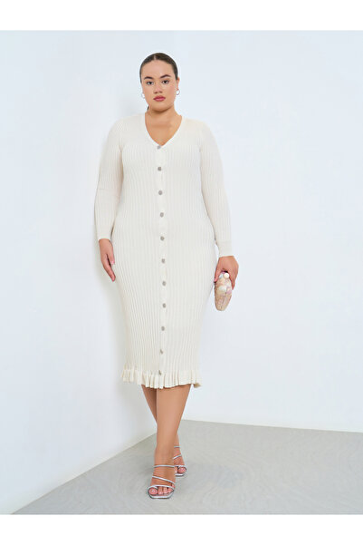 Styli Plus Size Knitted Buttoned Midi Dress