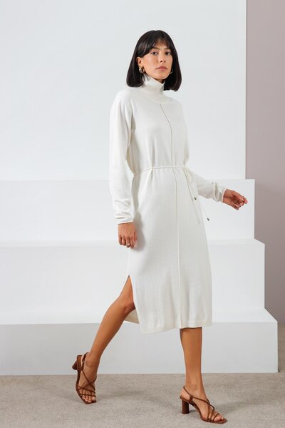 Ferraro Γυναικείο πλεκτό φόρεμα με μακρύ μανίκι με λεπτομέρεια σχισμής στο λα...