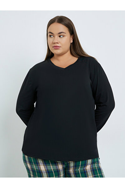 Styli Plus Size Solid V Neck T-Shirt and Check Pyjama Set