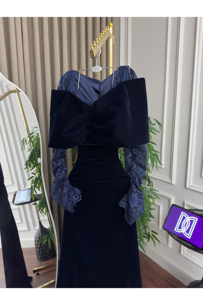 Generic فستان سهرة مخمل ملكي - أكمام دانتيل مطرزة بنقشة زهرية - تصميم أوف شول...