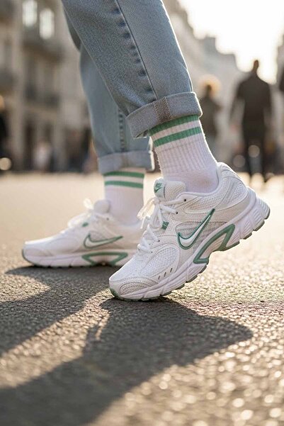 Nike حذاء رياضي V5 Rnr للجنسين باللون الأبيض