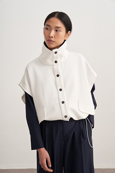 EBU Prive Γυναικείο γιλέκο με ψηλό γιακά εκρού