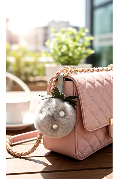 Mufincollection Breloc cu ananas din pluș gri – design drăguț cu perle, accesoriu pentru geantă și breloc