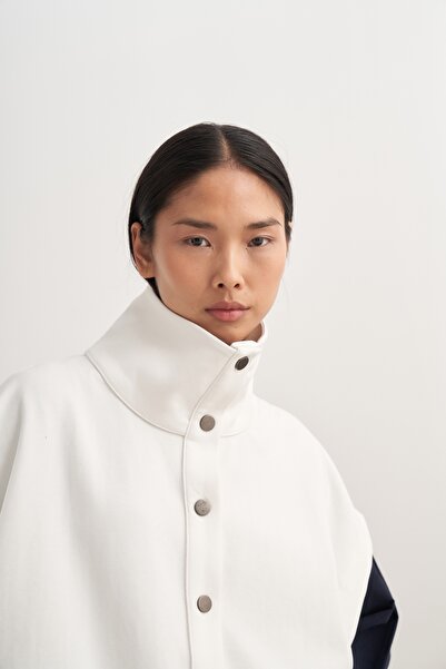 EBU Prive Γυναικείο γιλέκο με ψηλό γιακά εκρού