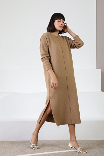 Ferraro Camel Yandan cu fantă Midi Size guler rotund Rochie de tricotat pentru femei din cașmir