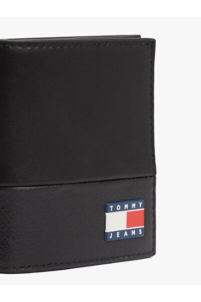 Tommy Hilfiger Men's Leather Foldable Black Wallet with Cash and Card Compartments Am0Am13866-Bds