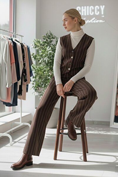 Chiccy Καφέ με λαιμόκοψη σε σχήμα V χωρίς μανίκια ριγέ ελαστική μέση oversized Πλεκτό γιλέκο παντελόνι 55-110 55-55