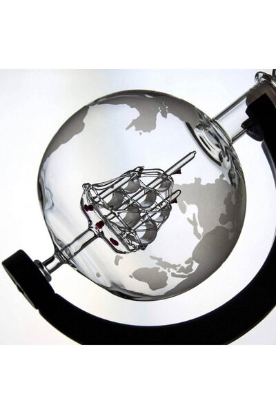 Optim Solution Whiskey Decanter Set with Engraved World Globe, Hand-Blown Glass, 2 Glasses, Wooden Stand, 850 ml