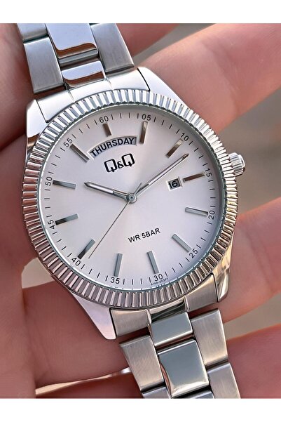 Q&Q Steel Band Calendar Dial 2 Years Warranty 3 Atm Water Resistant Men's Wristwatch Qq.E2005.A1