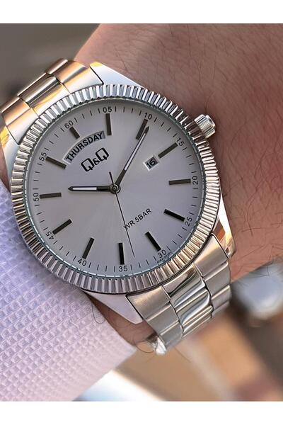 Q&Q Steel Band Calendar Dial 2 Years Warranty 3 Atm Water Resistant Men's Wristwatch Qq.E2005.A1
