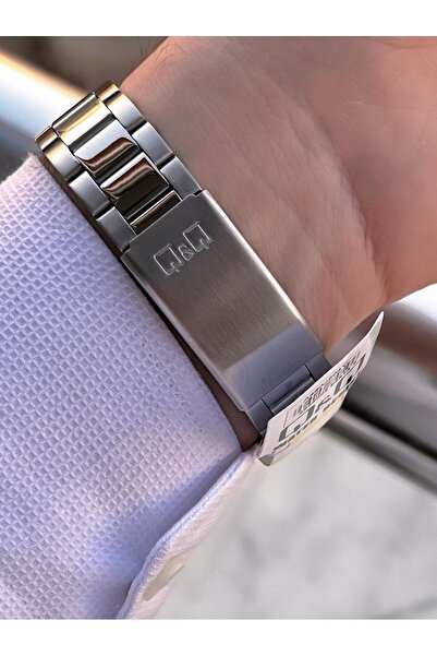 Q&Q Steel Band Calendar Dial 2 Years Warranty 3 Atm Water Resistant Men's Wristwatch Qq.E2004.A1