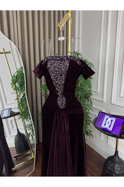 Generic Luxurious Korean velvet evening gown with hand embroidery - Mermaid design - Royal look in royal purple