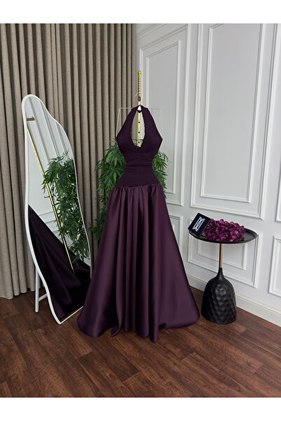 Generic Luxurious evening gown with a chiffon bodice, a Mikado flared skirt with a long train, and an elegant halter neck design in purple.
