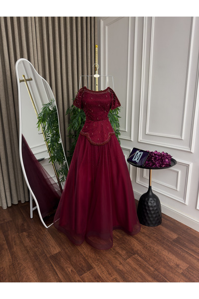 Generic Luxurious Korean tulle evening dress with hand embroidery and sequins - embroidered tulle sleeves with a wide skirt - in royal burgundy