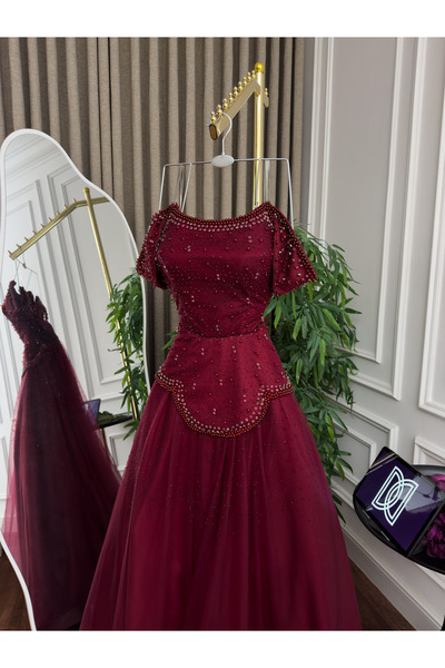 Generic Luxurious Korean tulle evening dress with hand embroidery and sequins - embroidered tulle sleeves with a wide skirt - in royal burgundy