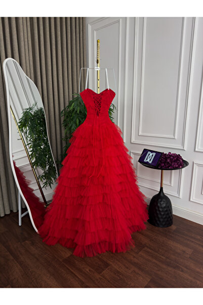Generic Multi-layered tulle evening dress - flared skirt with a long train - bold strapless design in fiery red