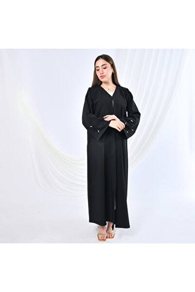 HAWRAA ABAYA Elegant abaya with a classic design, delicate beading and embroi...