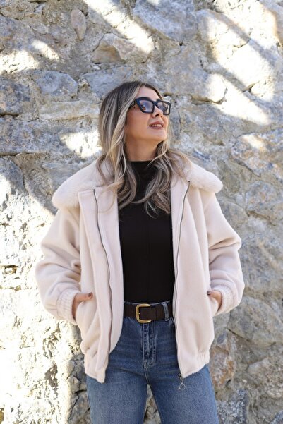 bytugcekaya Ecru standard size lined plush jacket with fur collar