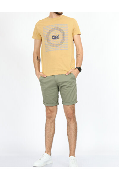 Evendi Tricou, Mustar