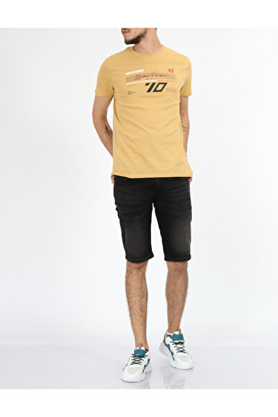 Evendi Tricou, Mustar
