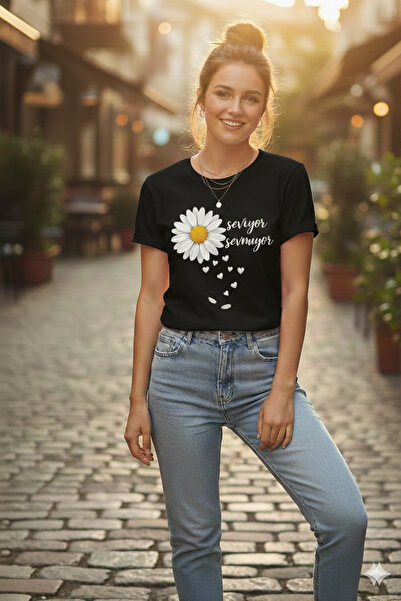 LiyAdaCo Women's Daisy Printed Oversized Black Crew Neck T-Shirt