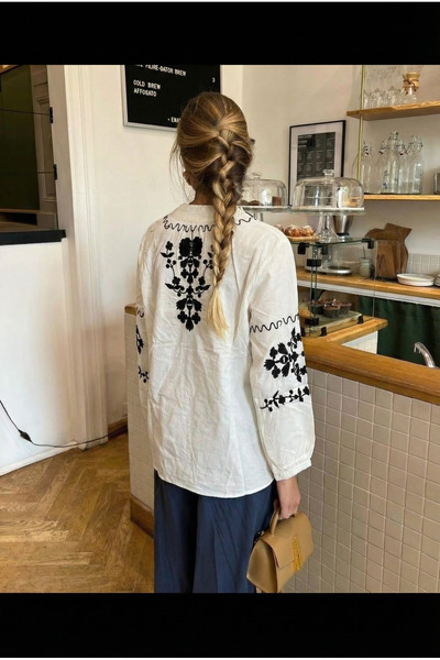 FEMELLE Women's White V-Neck Tassel Embroidered Authentic Blouse