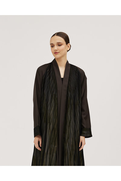 SOROSE SA عباية باربي كلوش بتصميم لف وكم مقلوب - زيتي ببطانة مشجرة مغطاة بشيفون