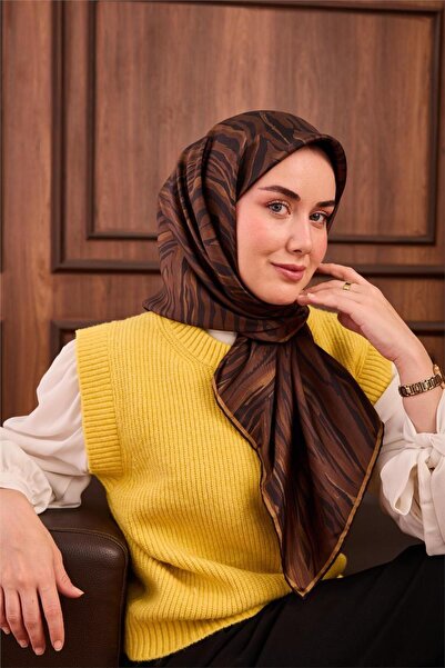 Silk Home Twill İpek Eşarp Kahverengi Gold Geometrik Desenli Tok Duruşlu 90x90