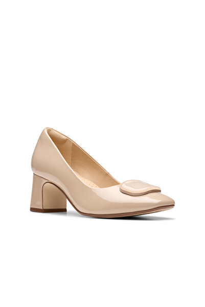 CLARKS Women's Sand Fernie Trim Mid Heel