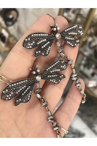 the ASEL İNCİ تصميم أقراط على شكل فراشة مرصعة بالأحجار