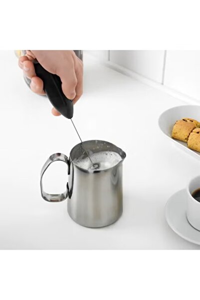 Generic Portable electric milk frother, black color, made of stainless steel, for preparing coffee and cappuccino.