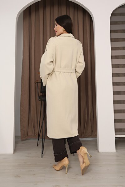 Leo Ferre Ecru New Trend Γυναικείο Χειμερινό Παλτό ψηλός λαιμός με κουμπιά μπροστά και ζώνη με επιλέγματα.