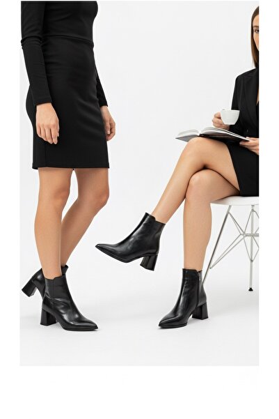 ÜNAL ÖZER Women's Black Rustic Patent Leather Pointed Toe Thick Heel Boots Un001-0130